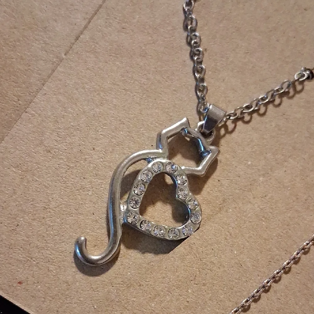 Dazzling Silver Heart Necklace - Picture 4 of 11